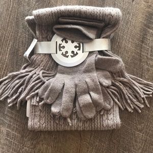 Scarf and gloves set